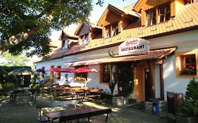 Pension & Restaurant U Konske Drahy Holkov